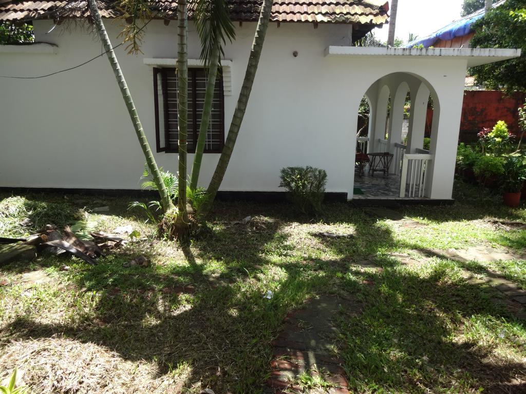 Hill View Beach Resort Varkala Esterno foto